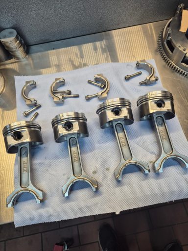 Schmiedekolben mit Stahlpleul